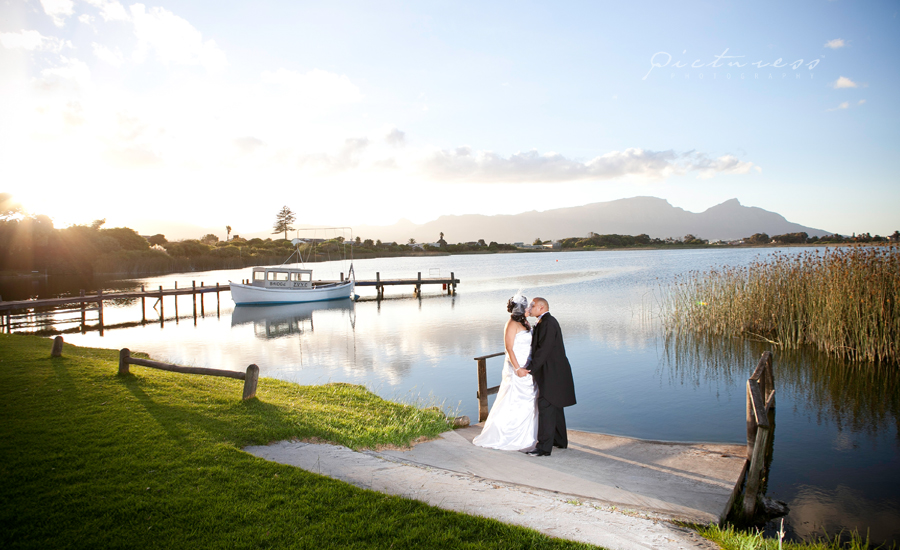 Wedding photos at Zeekeovlei Yacht Club Picturess